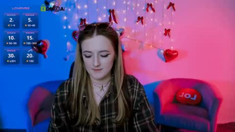luna_berryy online show from April 28, 2026, 2:27 am