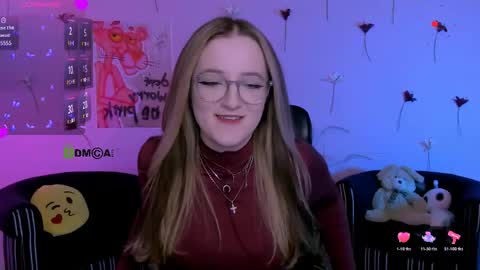 luna_berryy online show from April 28, 2026, 7:41 pm