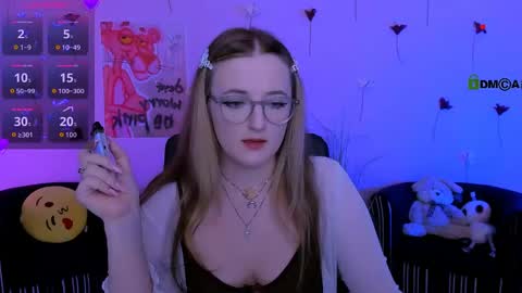 luna_berryy online show from April 29, 2026, 8:04 pm