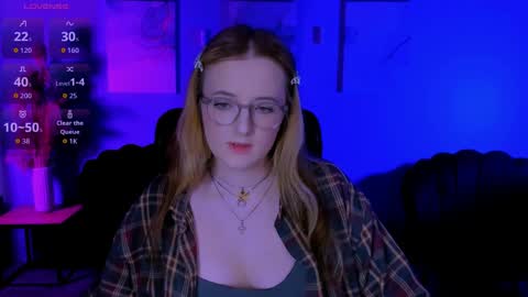 luna_berryy online show from May 7, 2026, 8:14 pm