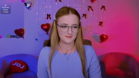 luna_berryy online show from May 8, 2026, 7:52 pm