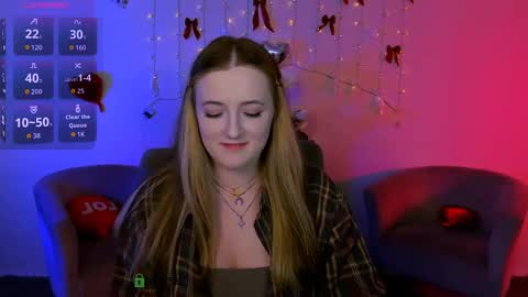 luna_berryy online show from May 12, 2026, 7:11 pm