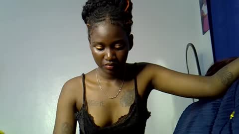 luna_blues online show from May 11, 2026, 2:23 pm