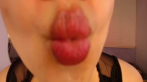 Snapshot of luna_desiree chatting on March 11, 2026, 8:59 pm luna_desiree online show from March 11, 2026, 8:59 pm