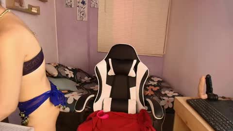 Snapshot of luna_desiree chatting on April 22, 2026, 9:05 pm luna_desiree online show from April 22, 2026, 9:05 pm