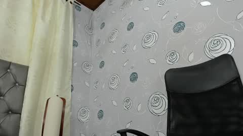 Luna Eva online show from February 22, 2025, 5:57 pm