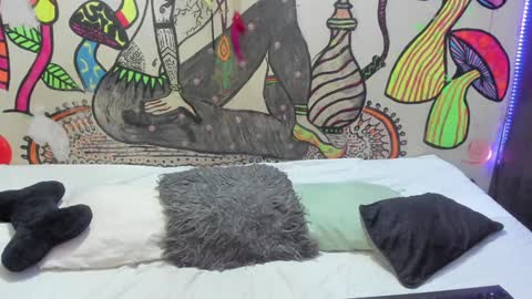 luna_gc online show from February 26, 2025, 12:49 am