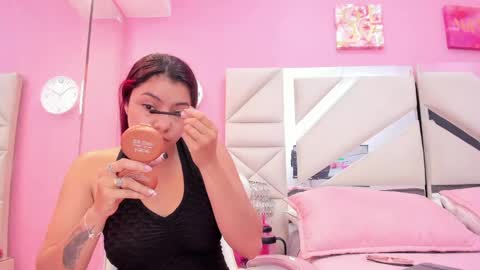 luna_hix online show from May 6, 2026, 3:02 am