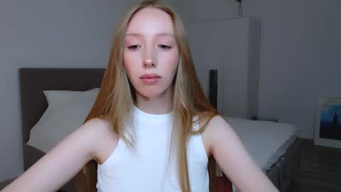 Luna online show from January 11, 2025, 8:43 pm