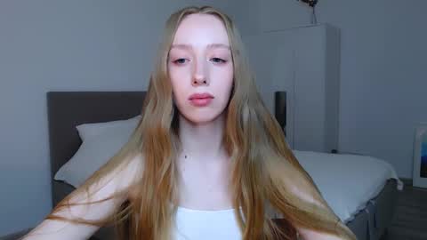 Luna online show from March 9, 2025, 8:42 pm