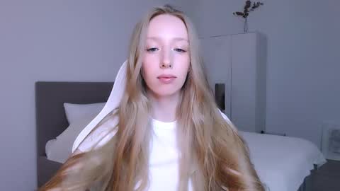 Luna online show from November 8, 2025, 8:18 pm