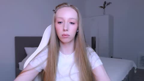 Luna online show from December 14, 2025, 9:08 pm