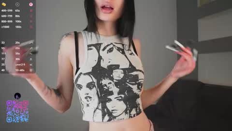 Snapshot of luna_inyourhead chatting on December 18, 2025, 6:19 am Luna online show from December 18, 2025, 6:19 am