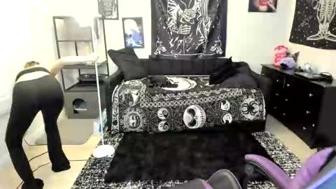 Luna online show from March 25, 2026, 11:00 pm