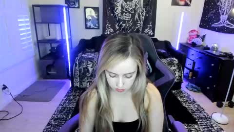 Luna online show from March 30, 2026, 10:44 pm