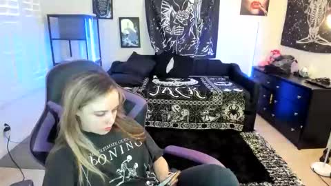 Luna online show from April 16, 2026, 7:47 pm