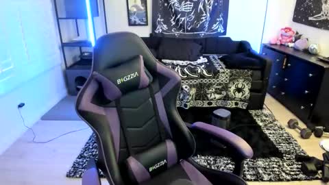 Luna online show from April 27, 2026, 9:46 pm