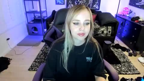 Snapshot of luna_lovelyy chatting on May 2, 2026, 7:46 am Luna online show from May 2, 2026, 7:46 am