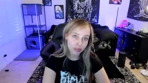 Snapshot of luna_lovelyy chatting on May 5, 2026, 11:24 pm Luna online show from May 5, 2026, 11:24 pm