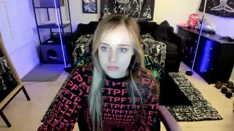 Snapshot of luna_lovelyy chatting on June 6, 2026, 6:07 am Luna online show from June 6, 2026, 6:07 am