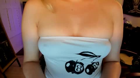 Snapshot of luna_lovelyy chatting on June 7, 2026, 6:17 am Luna online show from June 7, 2026, 6:17 am