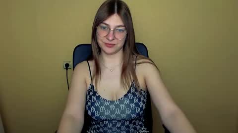 Snapshot of luna_lush_ chatting on April 21, 2026, 7:47 am Luna online show from April 21, 2026, 7:47 am