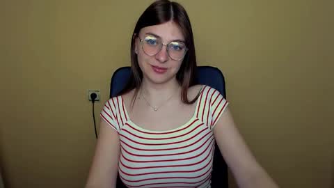 Snapshot of luna_lush_ chatting on April 22, 2026, 7:55 am Luna online show from April 22, 2026, 7:55 am