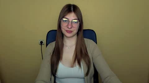 Snapshot of luna_lush_ chatting on April 24, 2026, 9:45 am Luna online show from April 24, 2026, 9:45 am