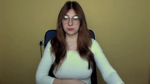 Snapshot of luna_lush_ chatting on May 2, 2026, 8:19 am Luna online show from May 2, 2026, 8:19 am