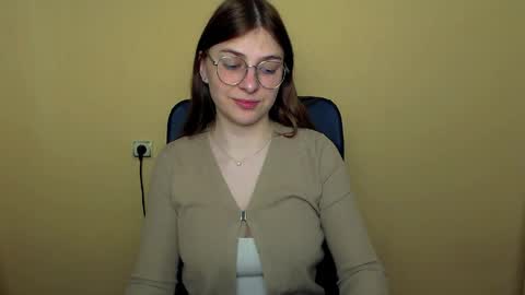 Snapshot of luna_lush_ chatting on May 5, 2026, 9:50 am Luna online show from May 5, 2026, 9:50 am