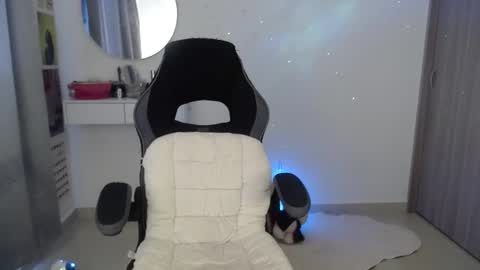 Luna online show from October 9, 2025, 6:06 pm