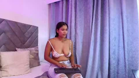 Snapshot of luna_queen7 chatting on April 25, 2026, 1:41 pm luna_queen7 online show from April 25, 2026, 1:41 pm