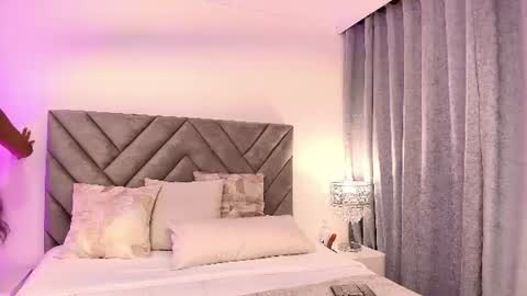 luna_queen7 online show from July 22, 2026, 11:13 am