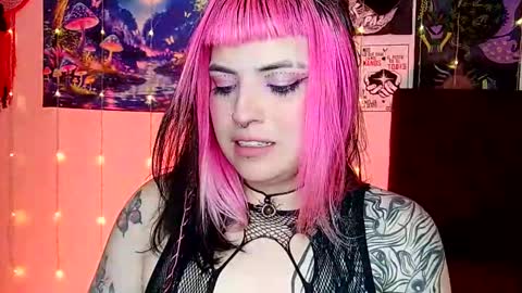 MISS LUNA  online show from March 5, 2025, 8:10 am