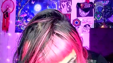 MISS LUNA  online show from March 7, 2025, 5:49 pm