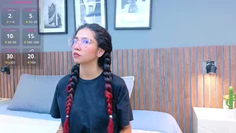 LUNA  online show from September 15, 2025, 1:33 pm