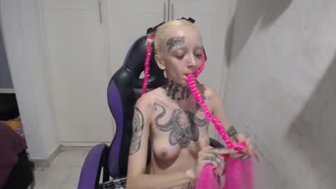 Snapshot of luna_rosita chatting on February 2, 2025, 1:02 am Luna online show from February 2, 2025, 1:02 am