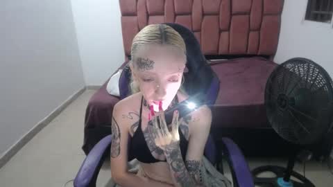 Snapshot of luna_rosita chatting on February 16, 2025, 11:59 pm Luna online show from February 16, 2025, 11:59 pm