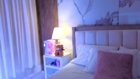 L U N A   Try my private  online show from November 11, 2025, 11:54 am