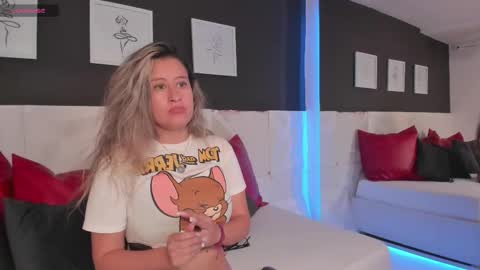 Luna Sandoval online show from November 13, 2025, 10:19 pm