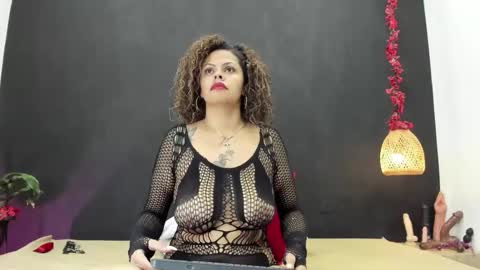 Luna online show from November 28, 2025, 11:07 pm