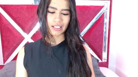 luna_starr69 online show from September 10, 2025, 7:25 pm