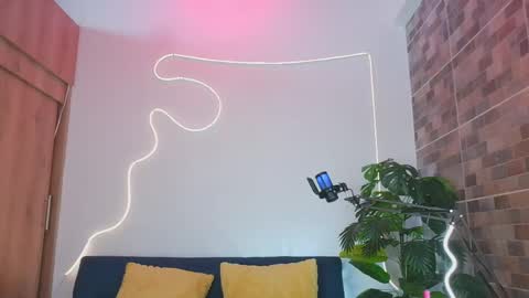 luna_valen online show from May 27, 2026, 4:31 am