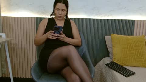 luna_valle online show from April 4, 2026, 8:17 pm