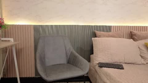 luna_valle online show from July 28, 2026, 8:52 pm