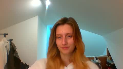 Snapshot of luna_xsensual chatting on January 8, 2025, 6:09 pm L U N A online show from January 8, 2025, 6:09 pm