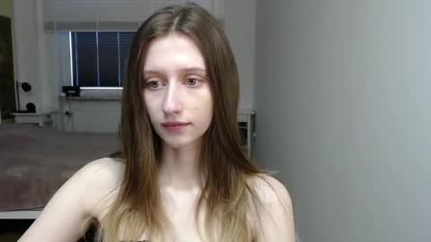 L U N A  online show from April 3, 2026, 5:27 am