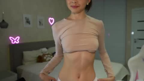 Snapshot of luna_yung chatting on July 1, 2026, 5:45 pm Sweet Luna online show from July 1, 2026, 5:45 pm
