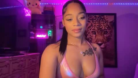 lunaa_11 online show from April 30, 2026, 5:25 am