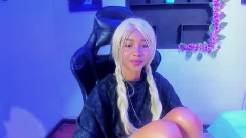 Snapshot of lunaa_brunettee chatting on February 11, 2026, 3:33 am lunna online show from February 11, 2026, 3:33 am